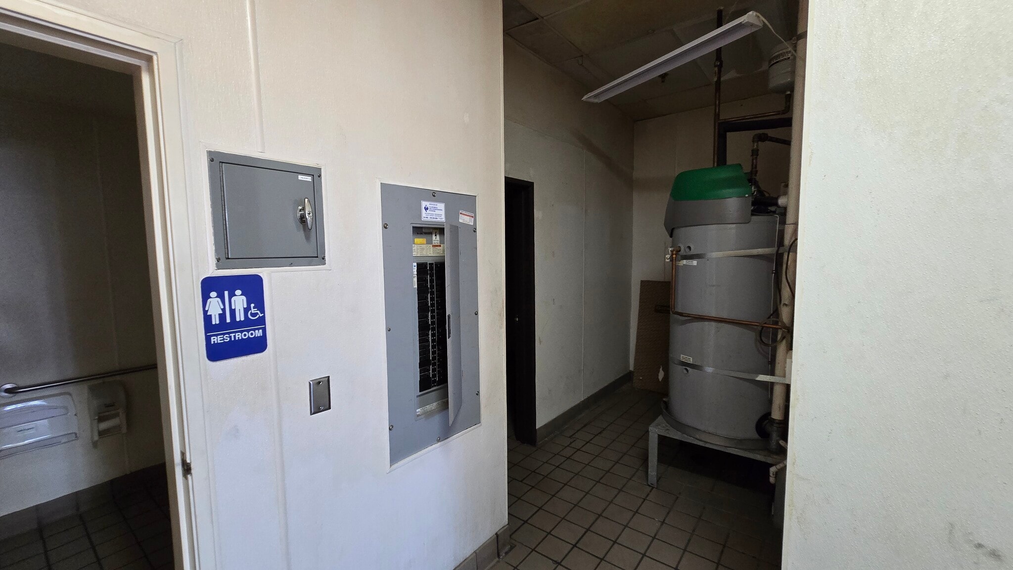 215-229 W Anaheim St, Wilmington, CA to rent Interior Photo- Image 1 of 5