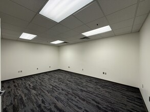 136 Fairview Rd, Mooresville, NC to rent Interior Photo- Image 2 of 8