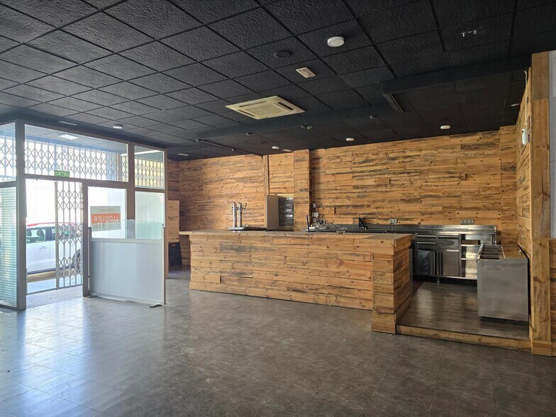 Retail in Amposta, Tarragona to rent - Interior Photo - Image 3 of 13