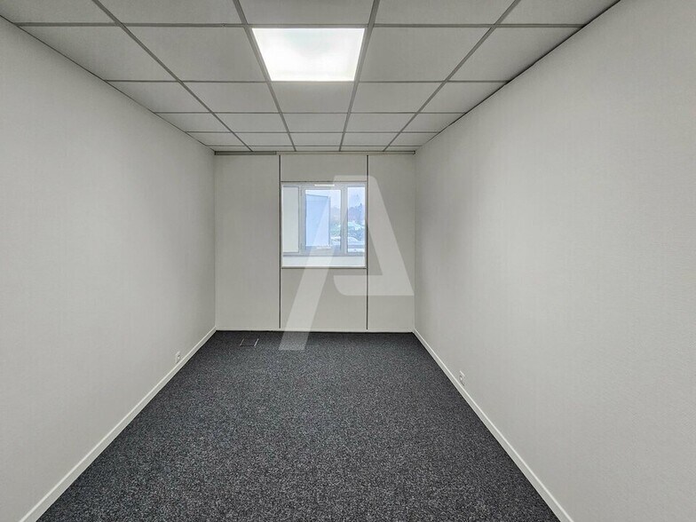 1 Bis Rue Marcel Paul, Massy to rent - Interior Photo - Image 3 of 6