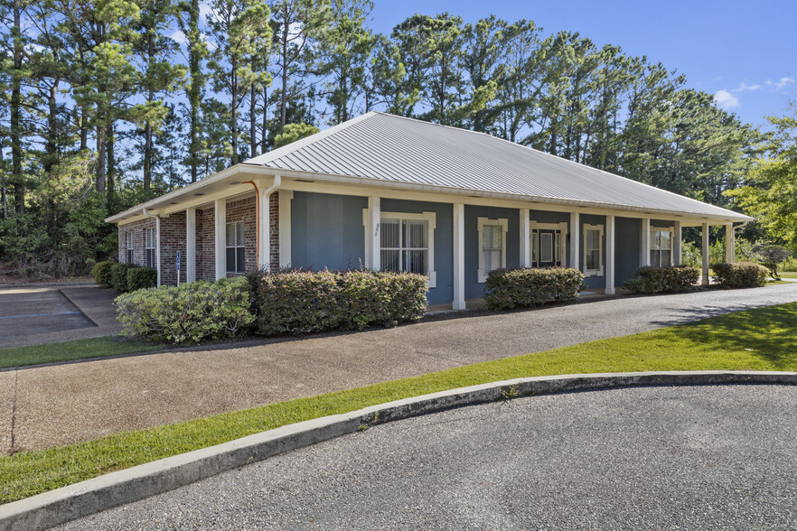 996 N Halstead Rd, Ocean Springs, MS for sale - Building Photo - Image 1 of 1