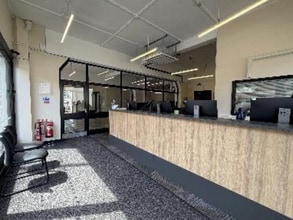 1 The Av, Newton Abbot to rent Interior Photo- Image 2 of 9