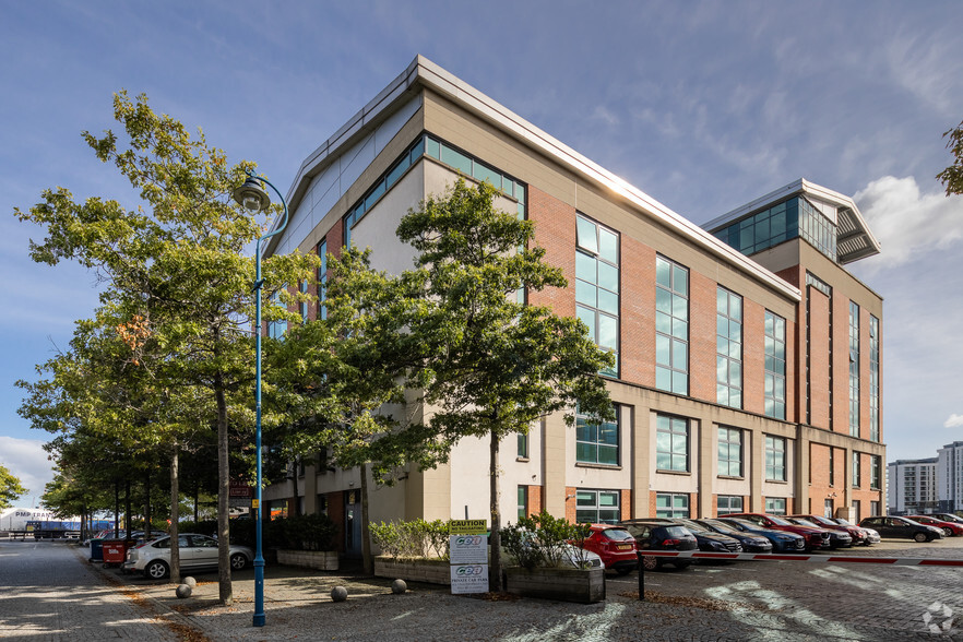 31 Clarendon Dock, Belfast for rent - Primary Photo - Image 1 of 7