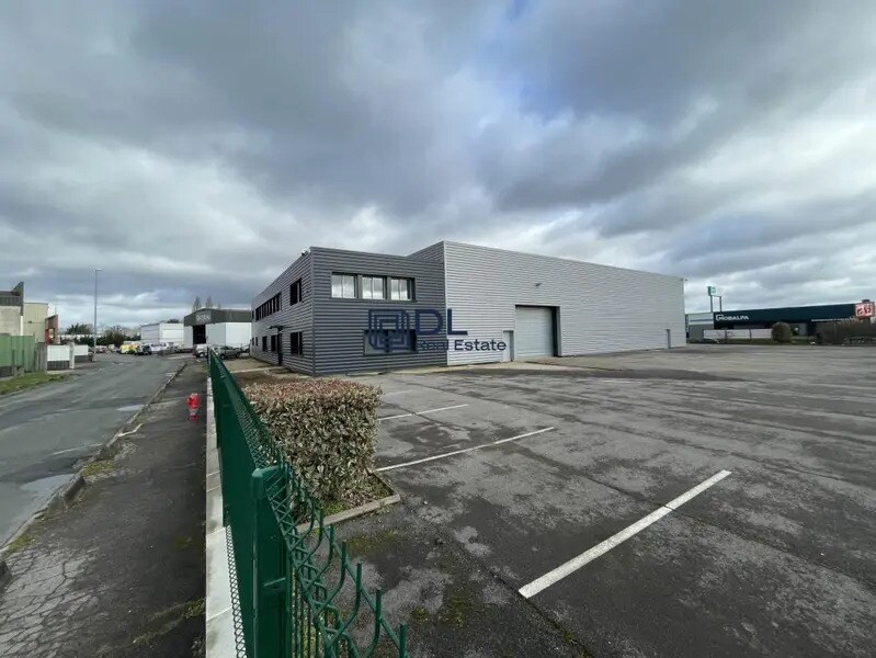 Industrial in Sainte-Geneviève-des-Bois for sale Building Photo- Image 1 of 8