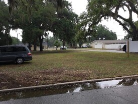 520 20th St E, Bradenton FL - Commercial Property