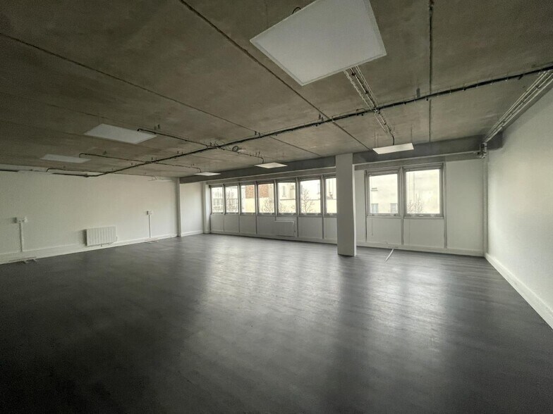Office in Saint-Ouen-sur-Seine to rent - Interior Photo - Image 2 of 7