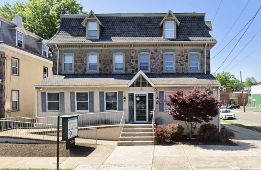 1547-1549 Dekalb St, Norristown, PA for rent - Building Photo - Image 1 of 13