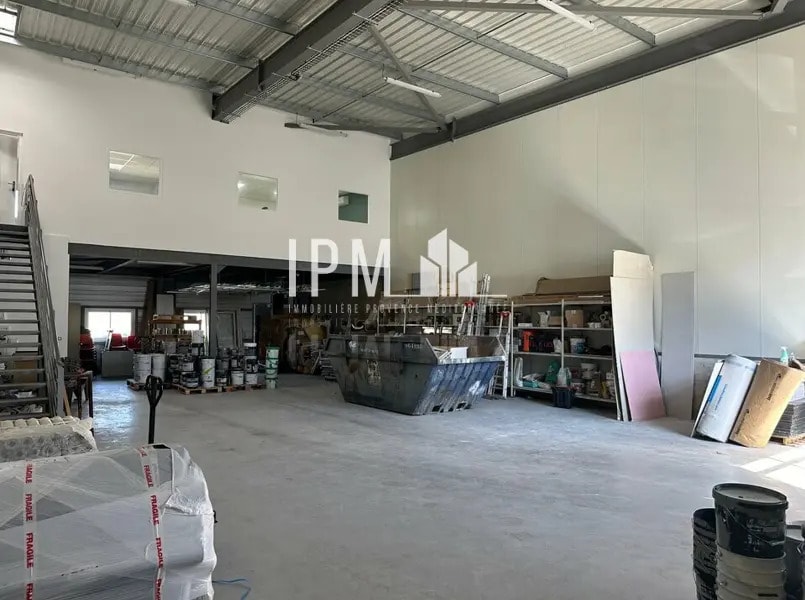Location Local d'activités 282 m² - Photo 1
