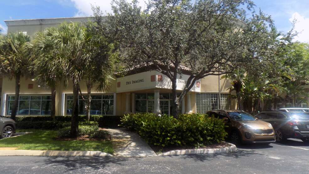 2101-2151 N Commerce Pky, Weston, FL for rent - Building Photo - Image 1 of 2