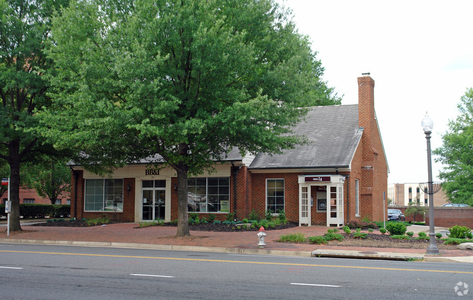 191 W Broad St, Falls Church, VA for rent - Primary Photo - Image 1 of 3