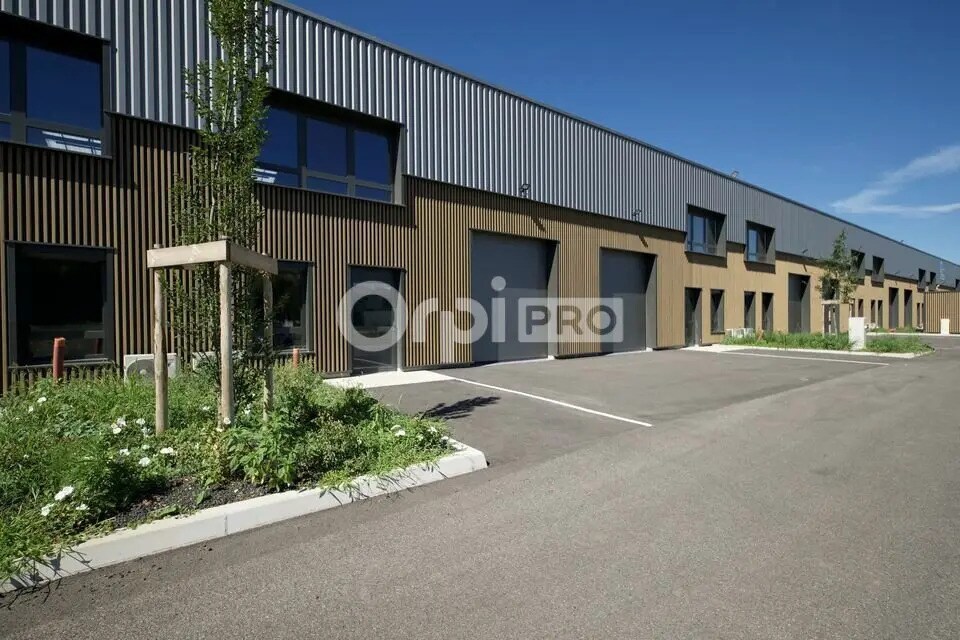 Light Industrial in Bourgoin-Jallieu for sale Building Photo- Image 1 of 24