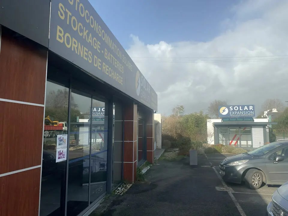 Location Commerce 136 m² - Photo 1