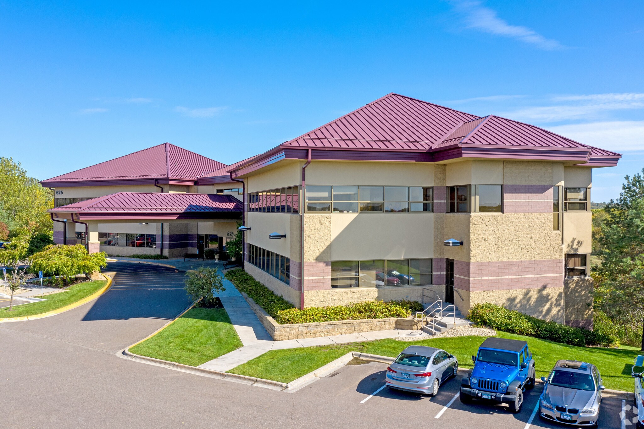 625 E Nicollet Blvd, Burnsville, MN to rent Building Photo- Image 1 of 5