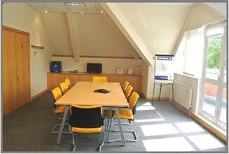 Portsmouth Rd, Esher to rent Interior Photo- Image 2 of 3