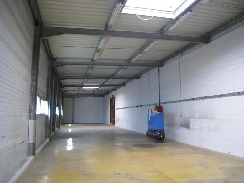 Industrial in Aubagne to rent - Interior Photo - Image 1 of 5