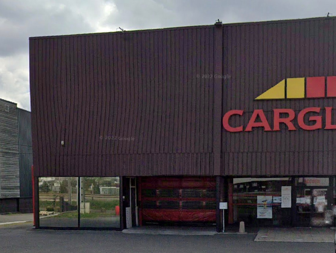 Retail in Coignières to rent Building Photo- Image 1 of 3