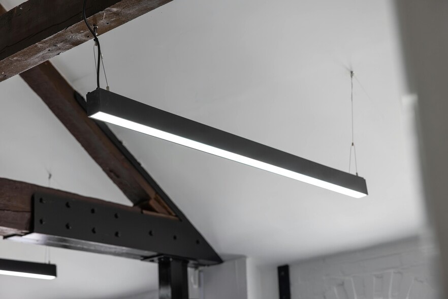 Off Cams Hl, Fareham to rent - Building Photo - Image 3 of 57