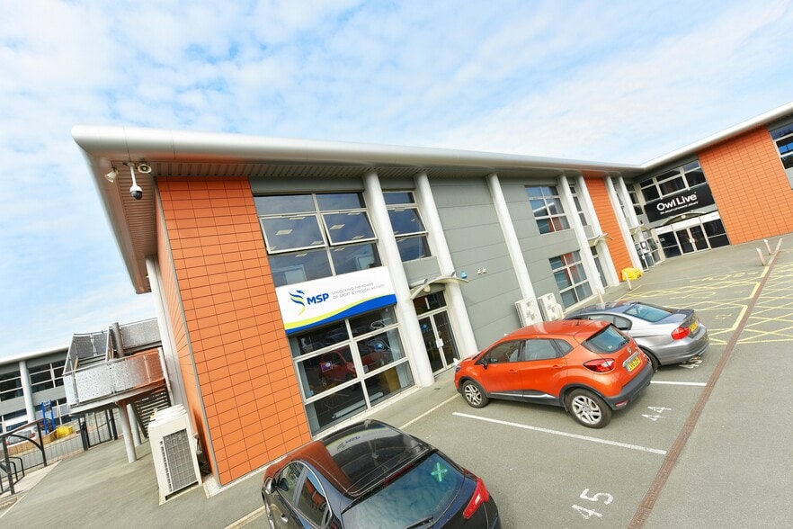 Skyhawk Av, Liverpool to rent - Building Photo - Image 2 of 12