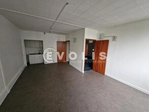 11 Rue Olof Palme, Créteil to rent Building Photo- Image 1 of 12