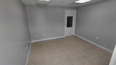 21113 Johnson St, Pembroke Pines, FL to rent Interior Photo- Image 2 of 8