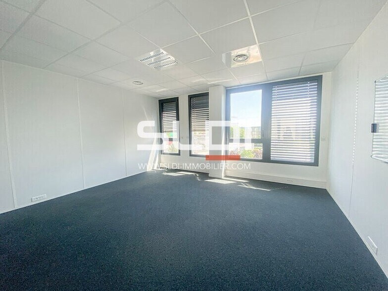 1 Bis Avenue Salvador Allende, Vaulx-en-Velin to rent - Interior Photo - Image 2 of 4