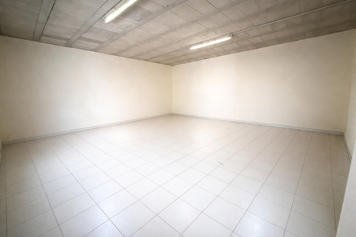 Office in La Farlède to rent Building Photo- Image 1 of 9