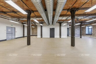 Office in Marseille to rent Building Photo- Image 2 of 113