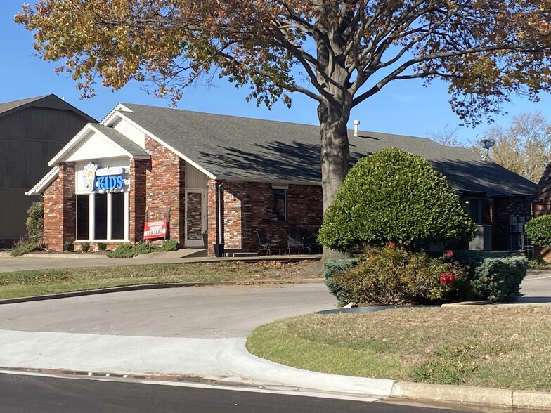 6967 S 66th Ave, Tulsa, OK for rent - Building Photo - Image 3 of 9