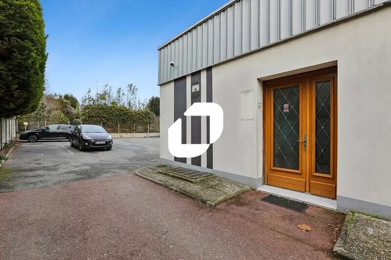 Office in Chilly-Mazarin to rent - Building Photo - Image 1 of 14