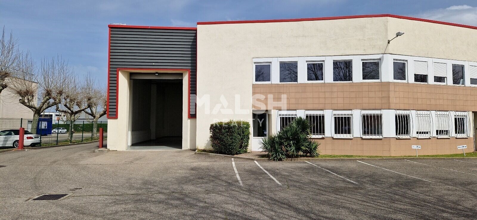 15 Rue Jean Zay, Saint-Priest to rent Building Photo- Image 1 of 9