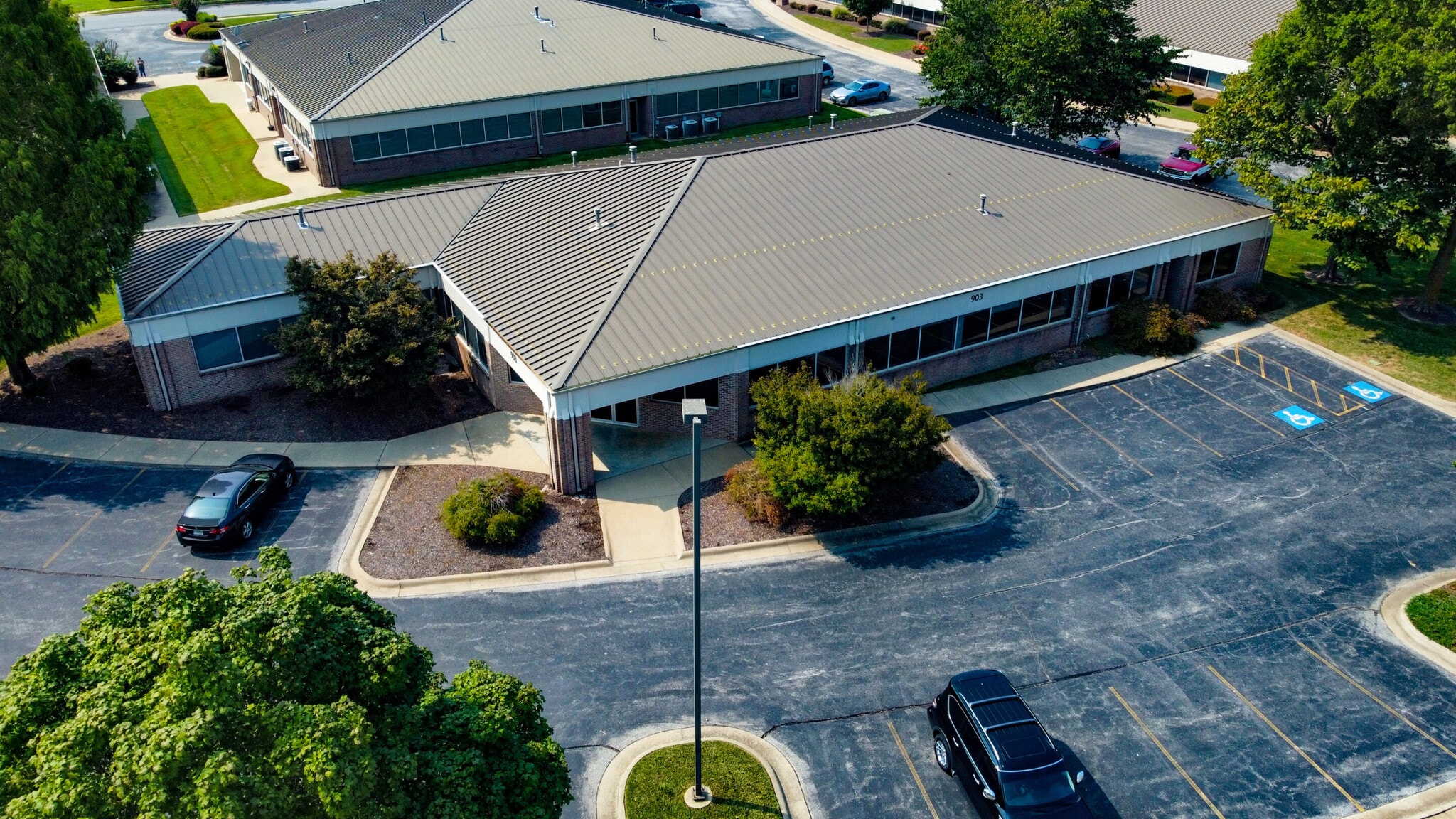 1005 Beau Terre Dr, Bentonville, AR to rent Interior Photo- Image 1 of 20