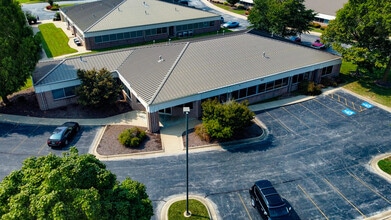 1005 Beau Terre Dr, Bentonville, AR to rent Interior Photo- Image 1 of 20