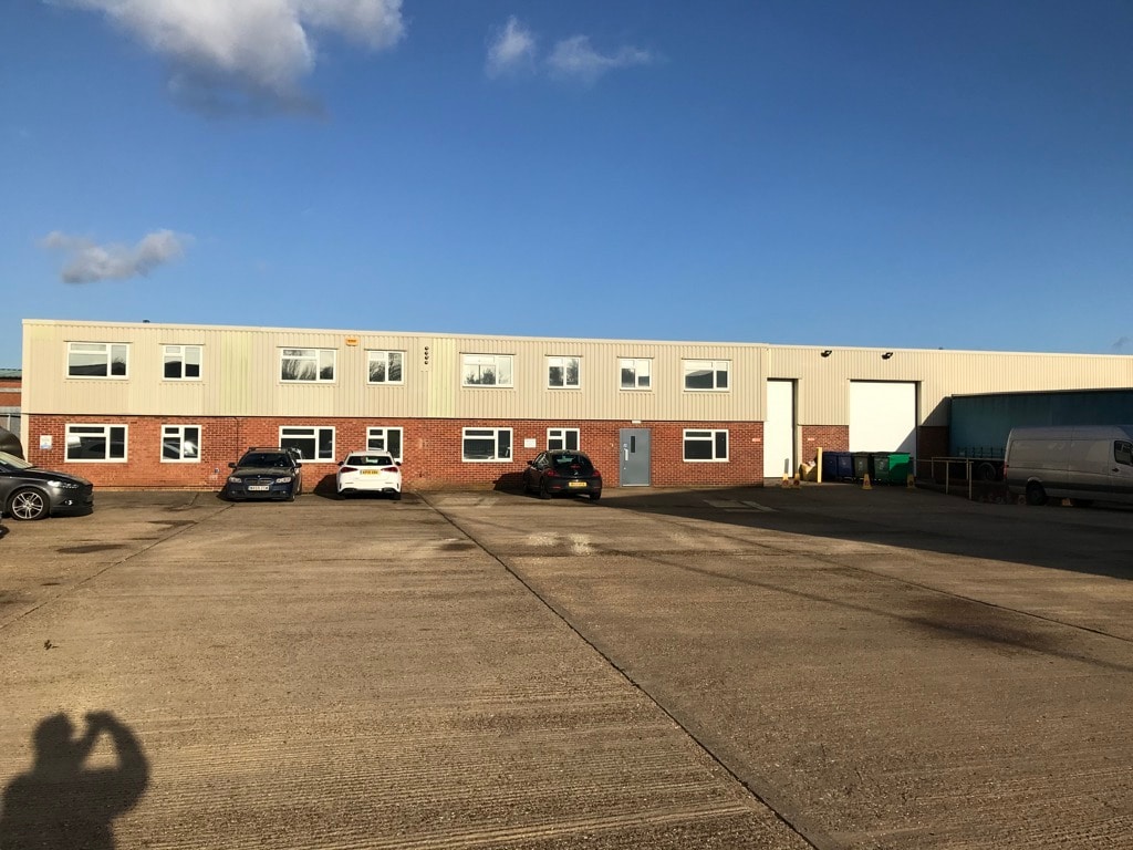 Borough Road, Buckingham Road Industrial Estate, Brackley to rent Building Photo- Image 1 of 4
