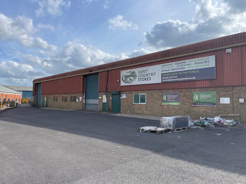 Beaver Rd, Ashford to rent - Building Photo - Image 2 of 3