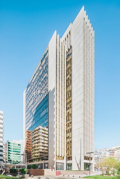 Regus Cuzco, Paseo Castellana, 141, Madrid, Madrid to rent - Building Photo - Image 3 of 5
