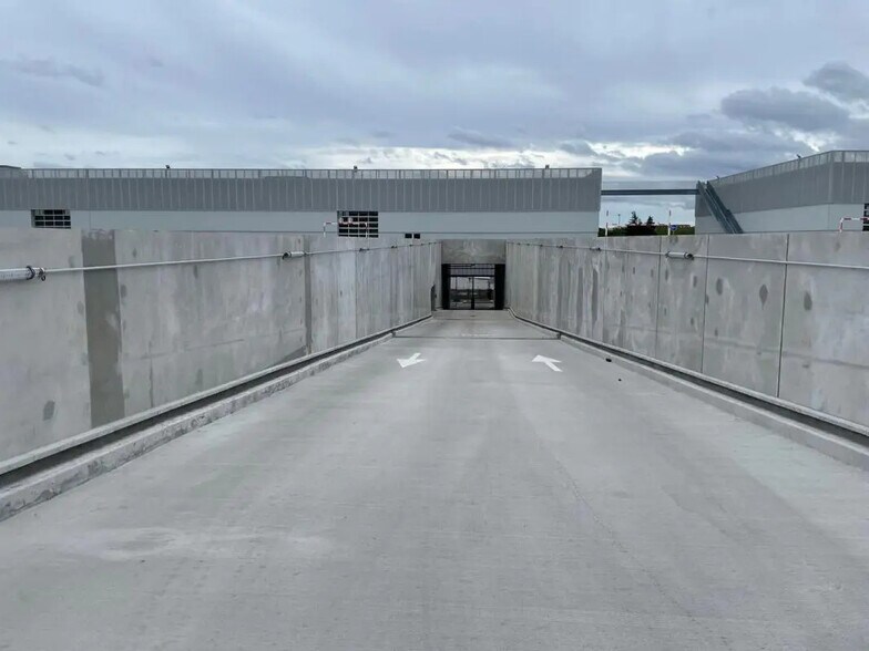 Industrial in Vitry-sur-Seine to rent - Construction Photo - Image 2 of 2