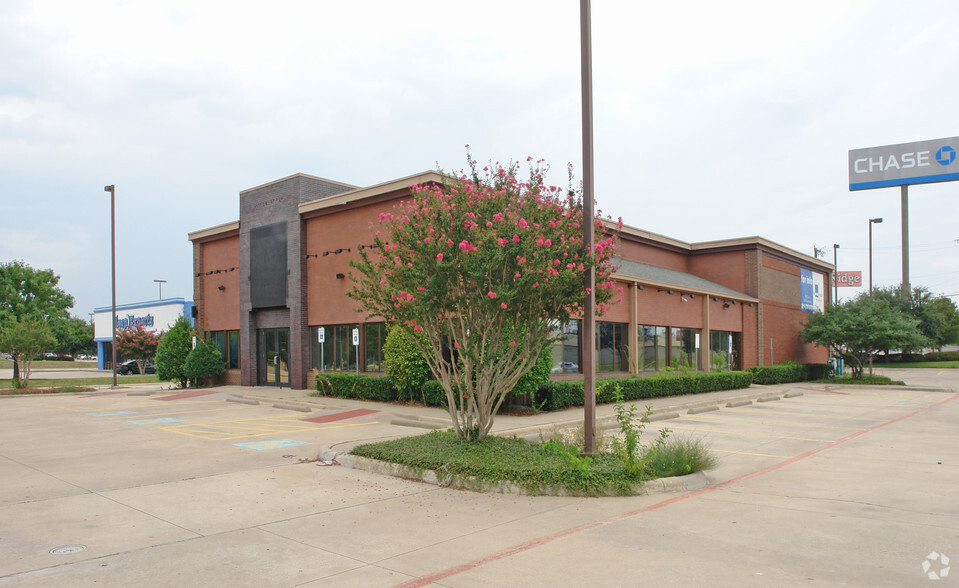 8605 Airport Fwy, North Richland Hills, TX for rent - Building Photo - Image 3 of 4