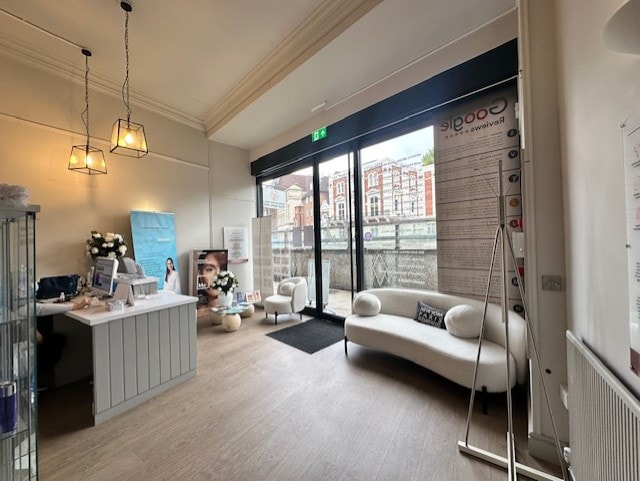 171-171A Finchley Rd, London to rent - Interior Photo - Image 3 of 8