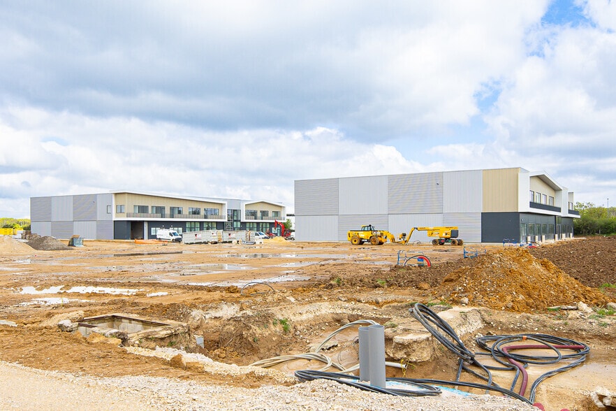Light Industrial in Villejust for sale - Building Photo - Image 2 of 6