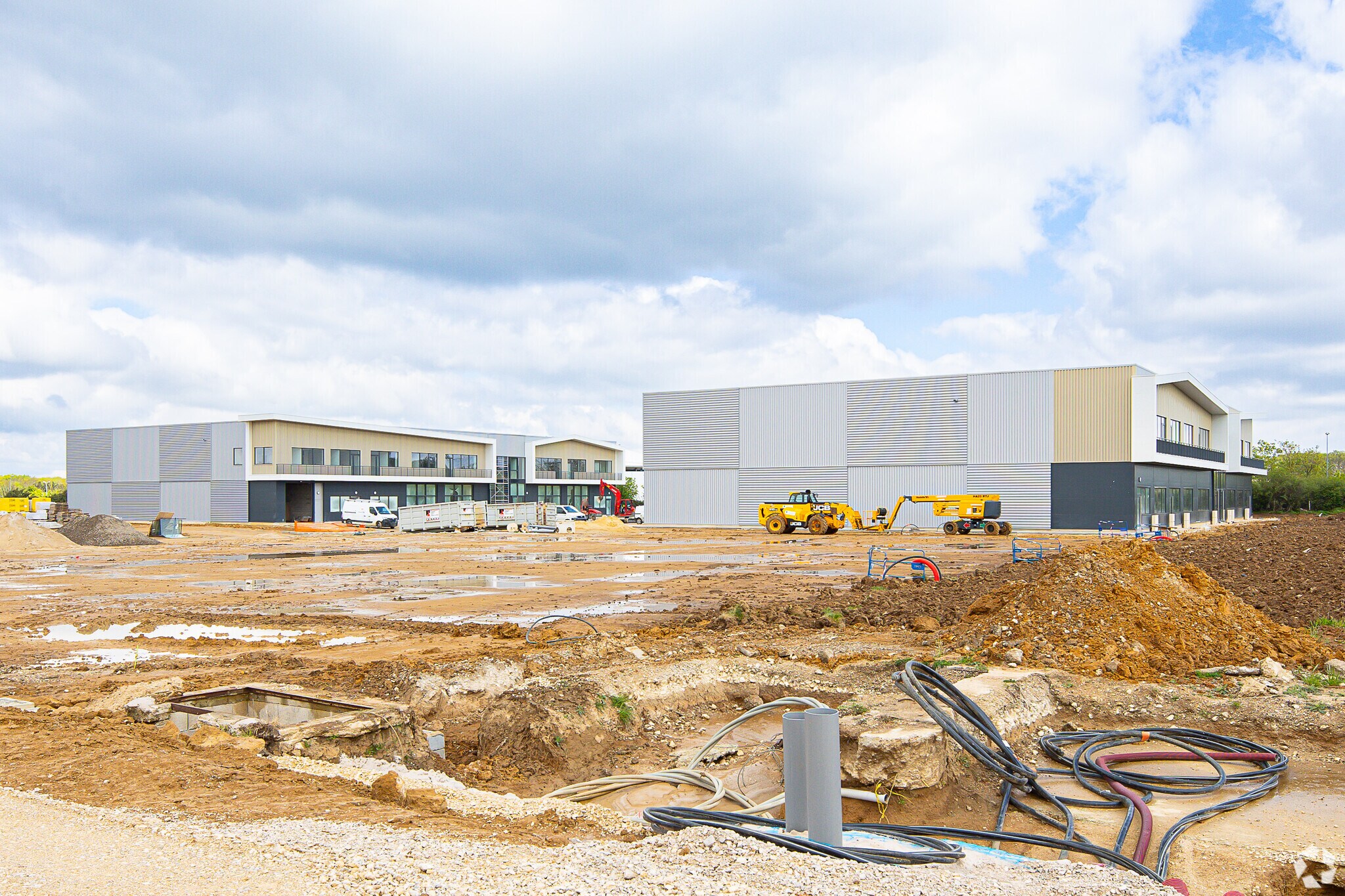 66 Avenue De La Plesse, Villejust for sale Primary Photo- Image 1 of 4