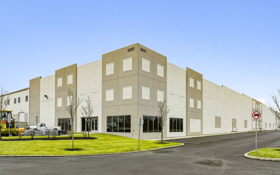 3051 Commerce Center Blvd, Bethlehem, PA for rent - Building Photo - Image 1 of 9