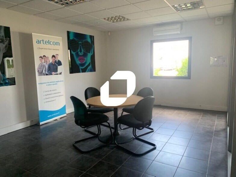 Light Industrial in Saint-Priest to rent - Interior Photo - Image 2 of 6