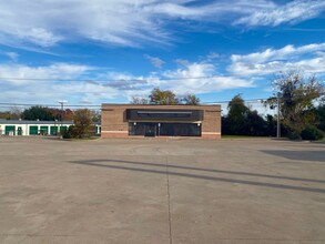 2524 La Salle Ave, Waco, TX for rent Building Photo- Image 1 of 4