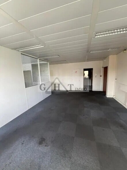 Industrial in Saint-Ouen-sur-Seine to rent - Interior Photo - Image 3 of 7