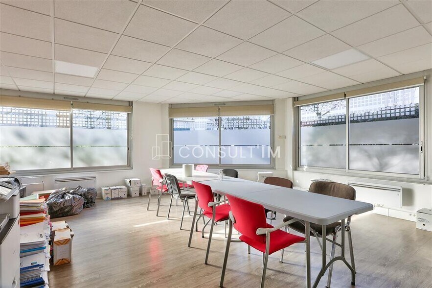 Office in Vincennes for sale - Building Photo - Image 2 of 9