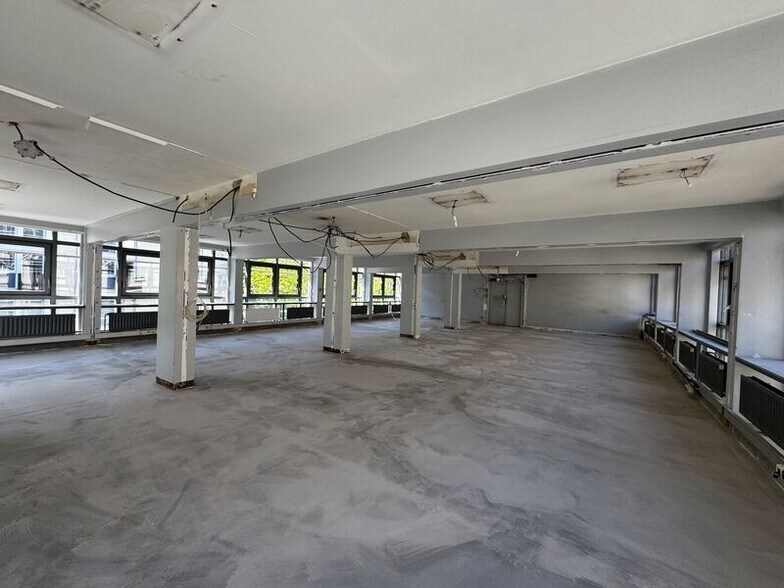 Office in Paris for sale - Interior Photo - Image 1 of 9