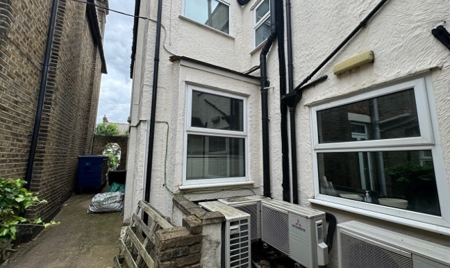 127 Station Rd, London to rent - Building Photo - Image 2 of 33