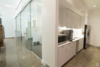 15 W 38th St, New York, NY to rent Interior Photo- Image 1 of 5