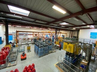 More details for 1 Rue Fourny, Buc - Industrial to Rent