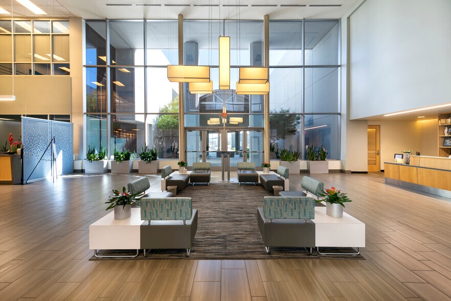 2900 S Diablo Way, Tempe, AZ to rent - Building Photo - Image 1 of 6